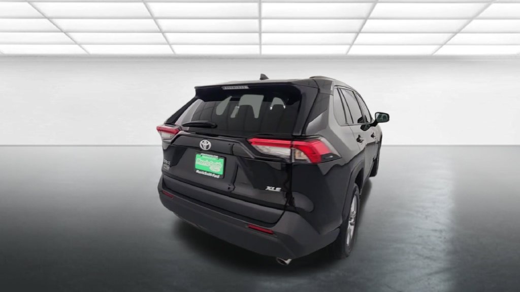 Used 2024 Toyota RAV4 XLE FWD image 7