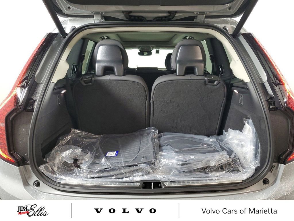 New 2025 Volvo XC90 B6 Core w/ Climate Package image 9