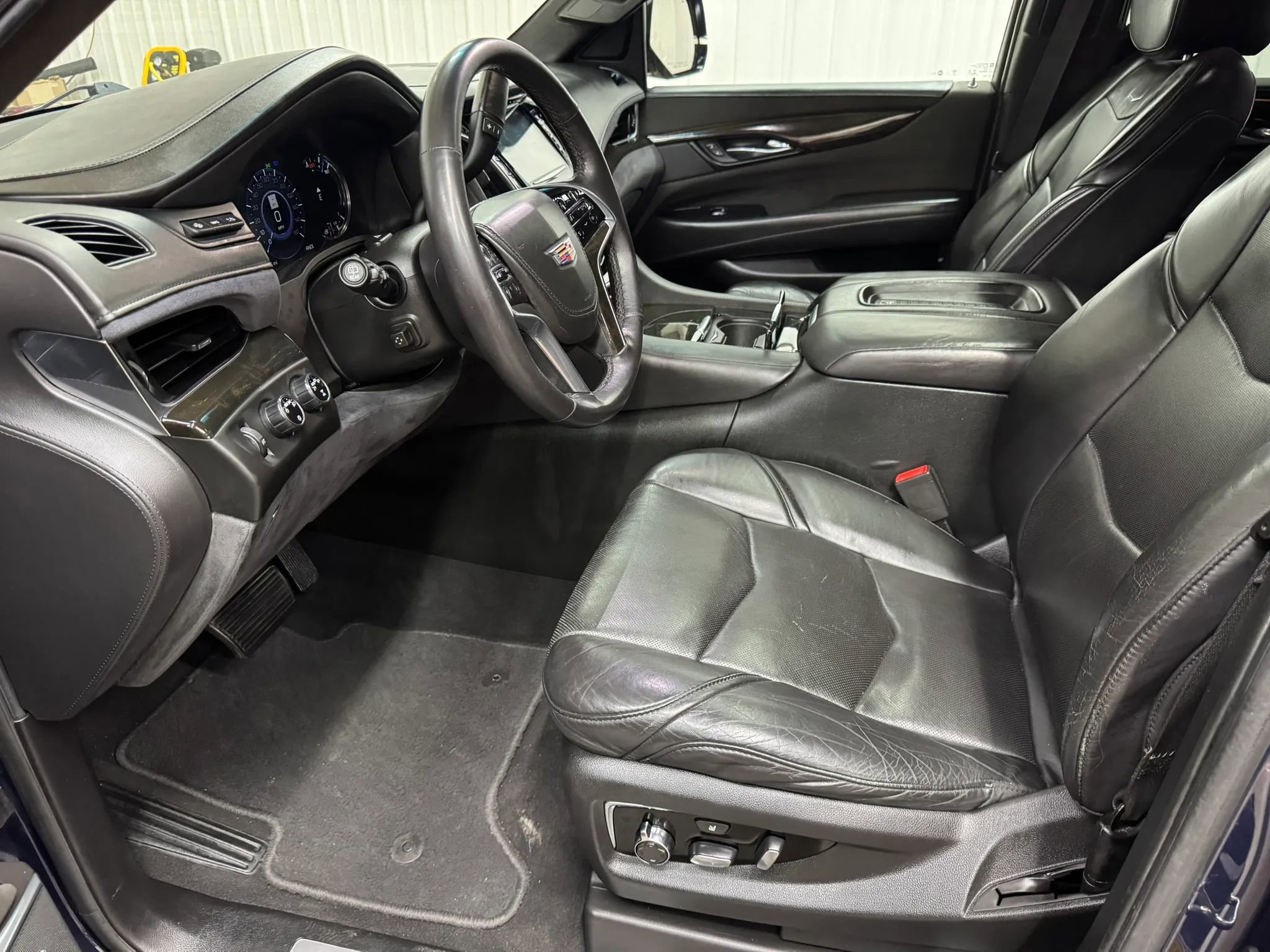 Used 2018 Cadillac Escalade Platinum AWD/4WD image 9