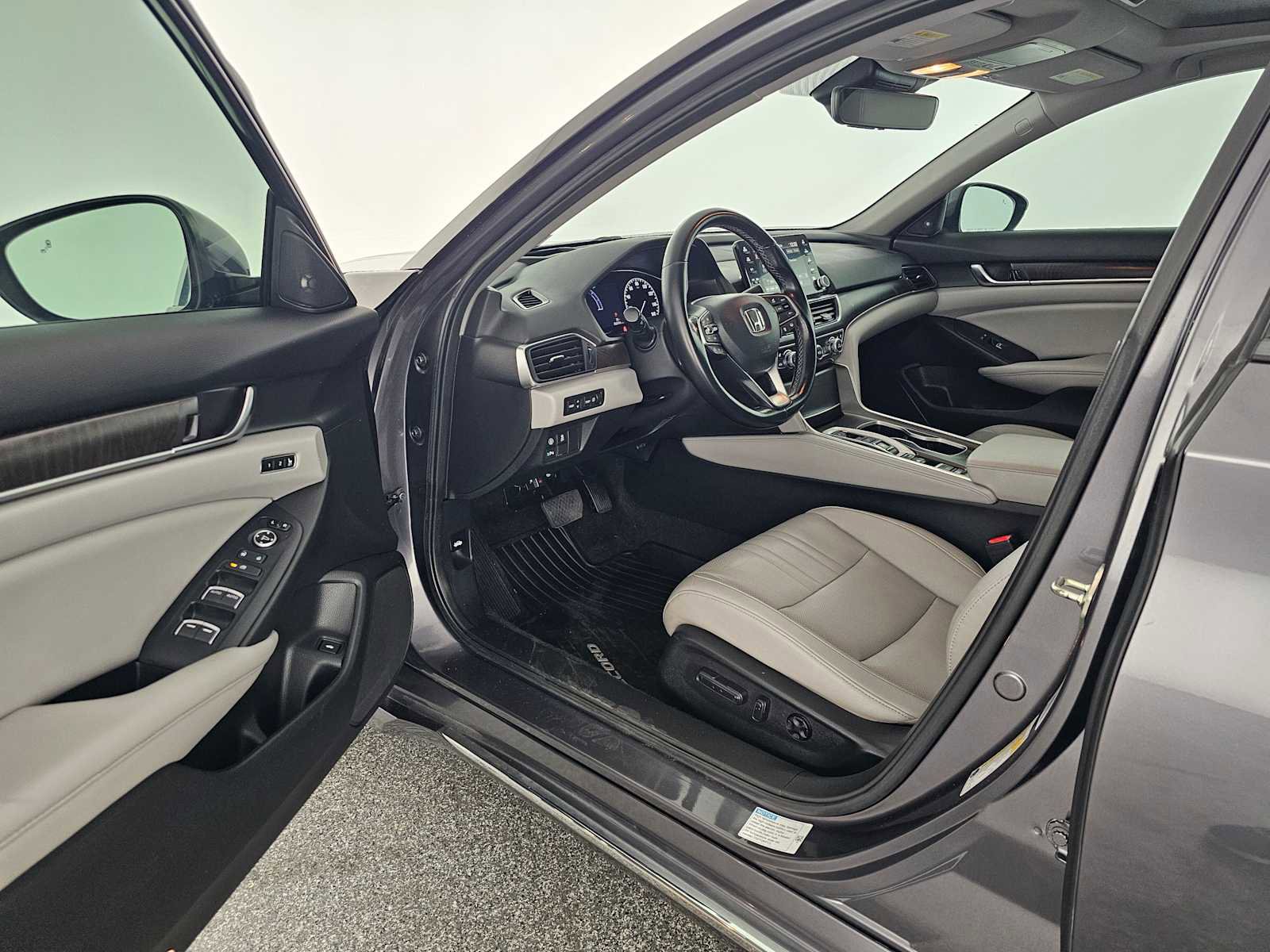 Used 2019 Honda Accord Touring image 19