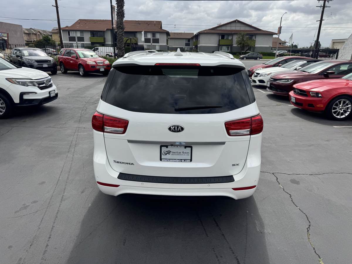 Used 2016 Kia Sedona SX FWD image 4