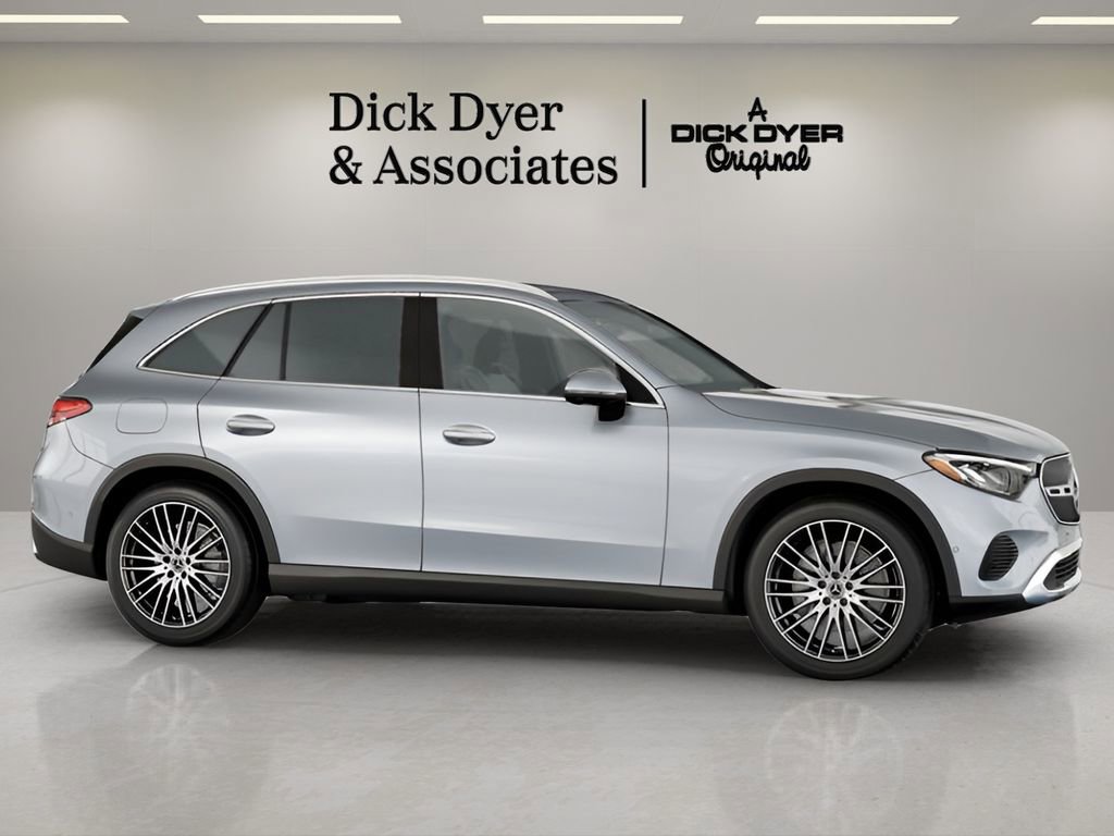 Used 2026 Mercedes-Benz GLC 300 image 3