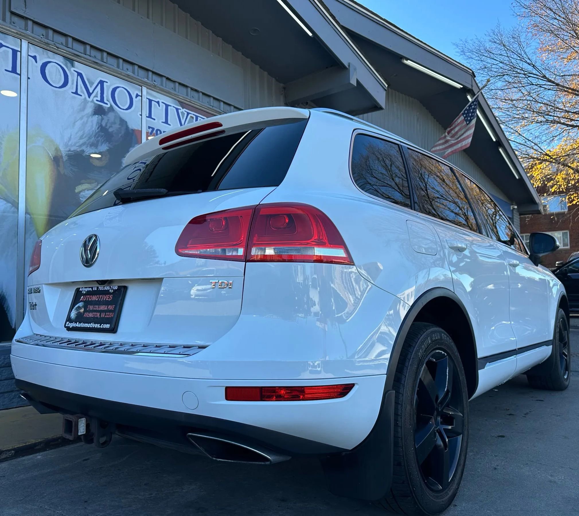 Used 2013 Volkswagen Touareg Sport image 3