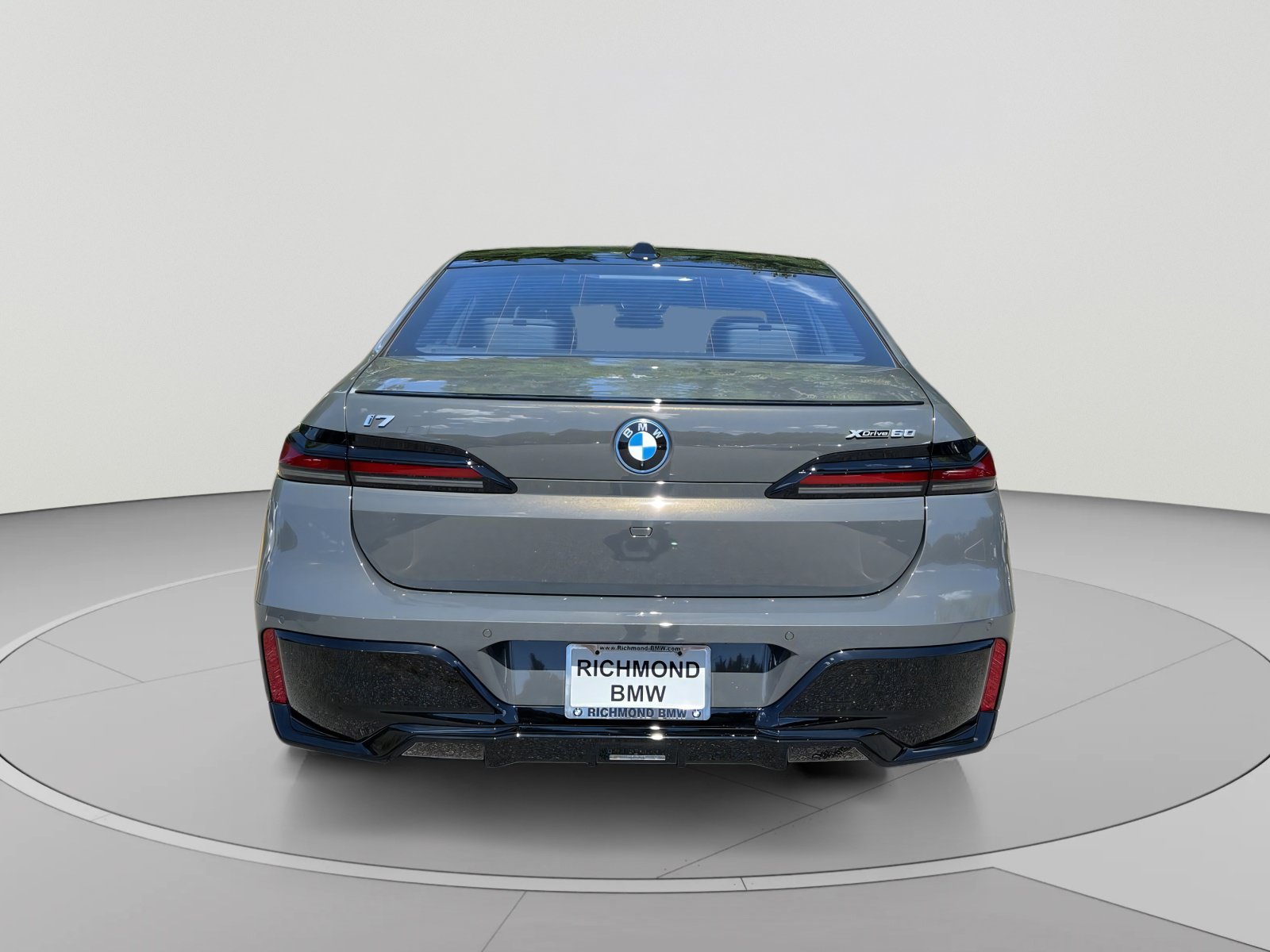 New 2026 BMW i7 xDrive60 w/ Executive Package AWD/4WD image 4