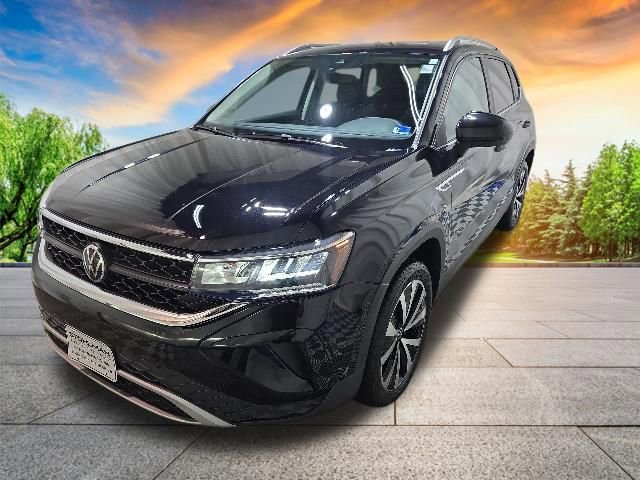 Certified 2023 Volkswagen Taos SE w/ Panoramic Sunroof Package FWD image 8