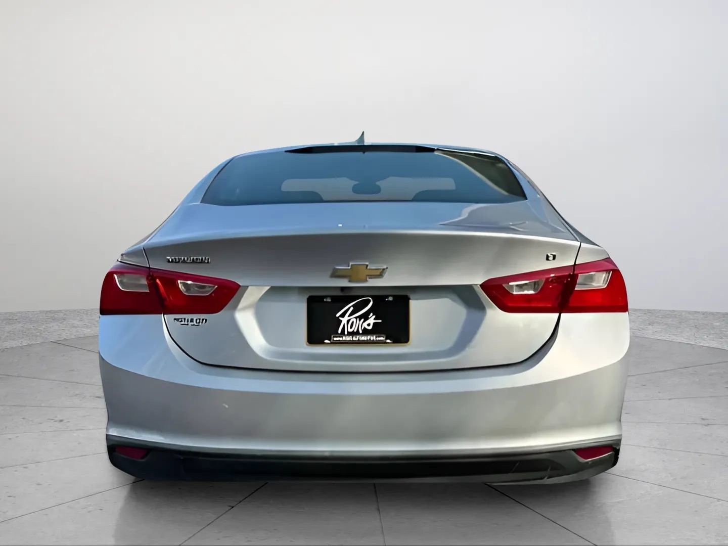 Used 2016 Chevrolet Malibu LT w/ Leather Package FWD image 6