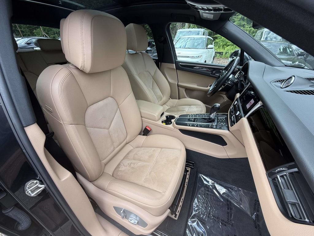 Used 2019 Porsche Macan AWD/4WD image 9