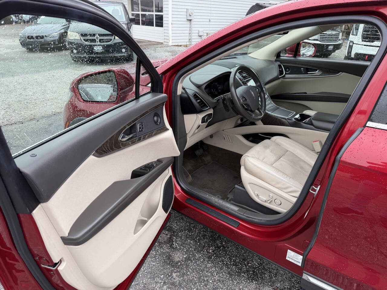 Used 2018 Lincoln MKX Reserve w/ Driver Assistance Package image 11