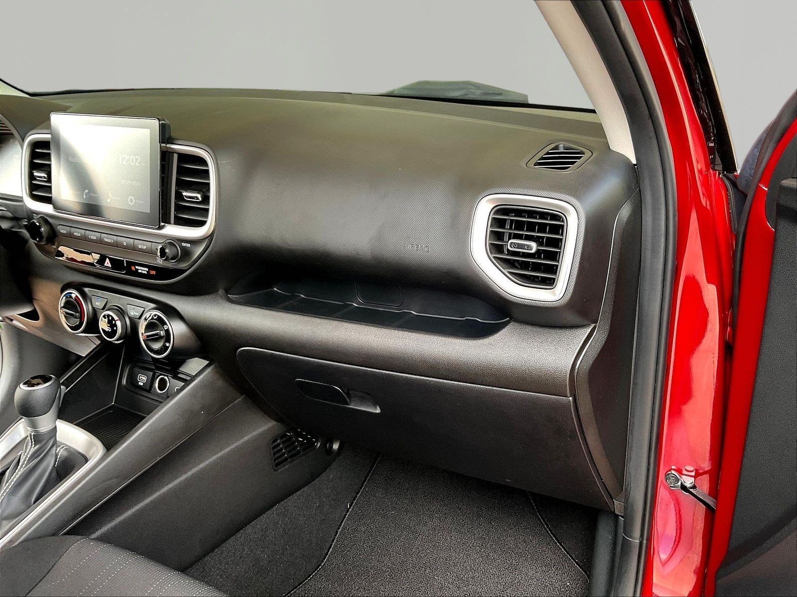 Used 2025 Hyundai Venue SE FWD image 24