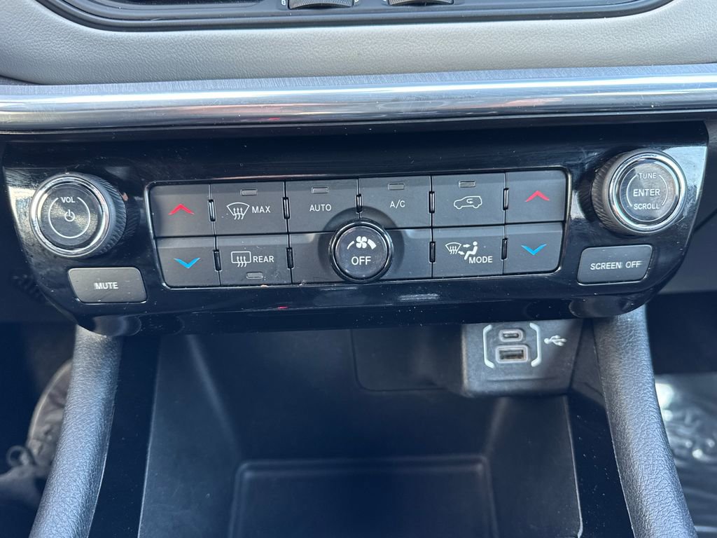 Used 2023 Jeep Compass Limited image 31