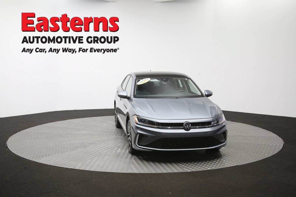 Used 2025 Volkswagen Jetta SE FWD image 51