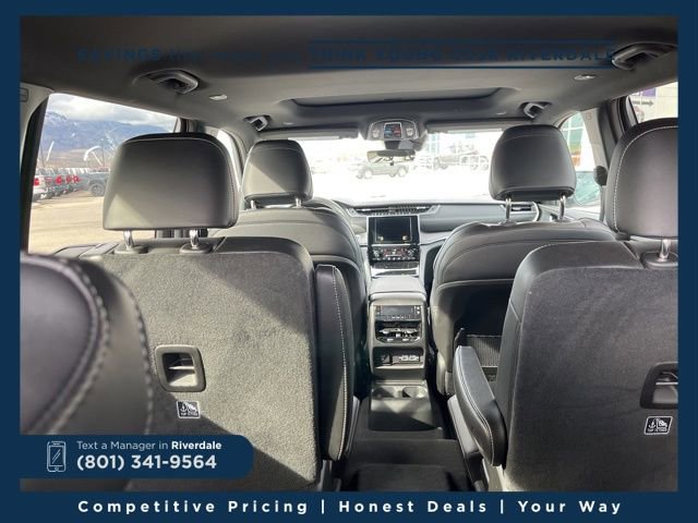 Used 2025 Jeep Grand Cherokee L Altitude image 11
