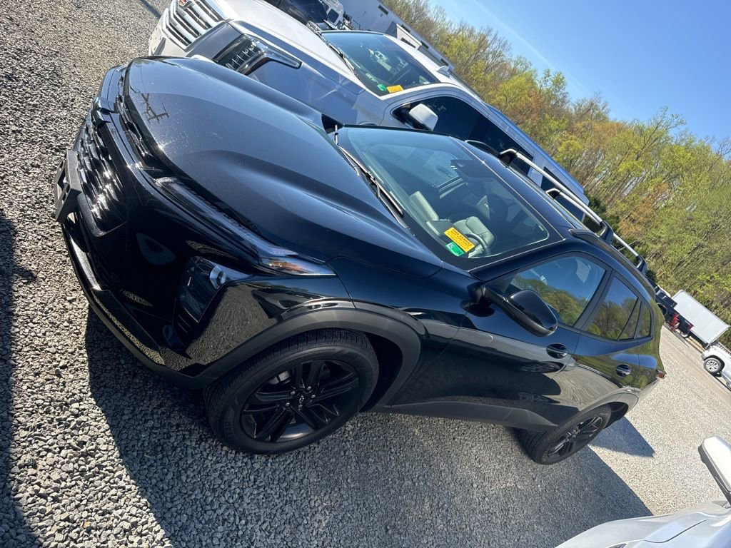 Used 2025 Chevrolet Trax ACTIV w/ Sunroof Package image 4