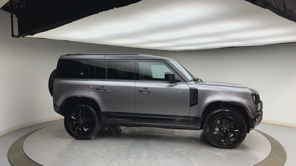 Used 2022 Land Rover Defender 110 X-Dynamic SE image 9