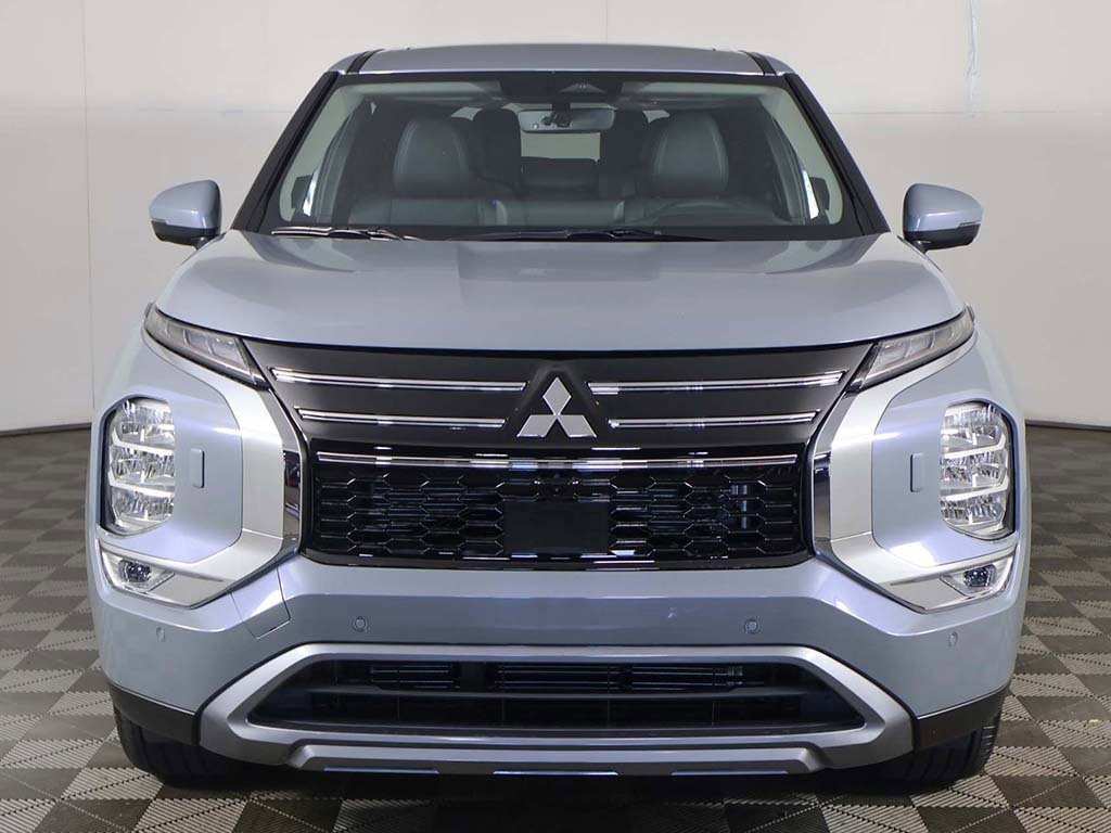 New 2025 Mitsubishi Outlander SE image 12