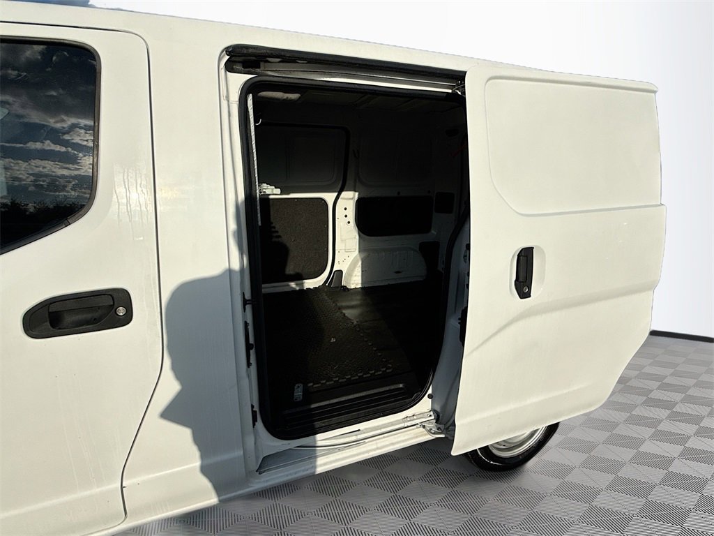 Used 2017 Chevrolet City Express LS image 27