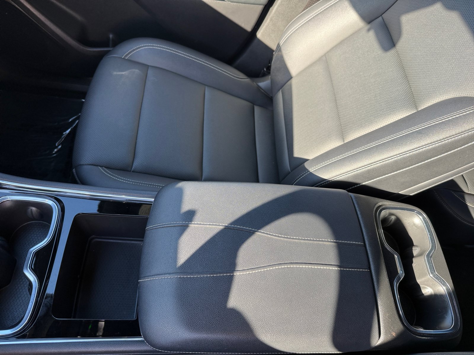 Used 2025 Chevrolet Traverse LT FWD image 14