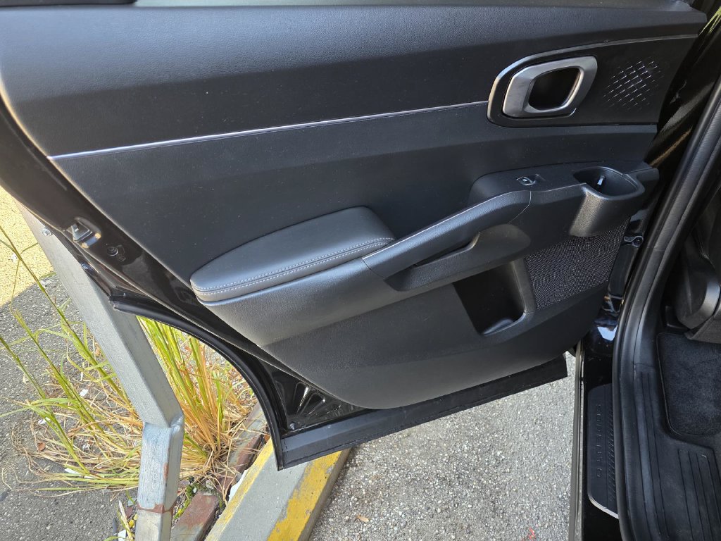 Used 2021 Kia Sorento S FWD image 30