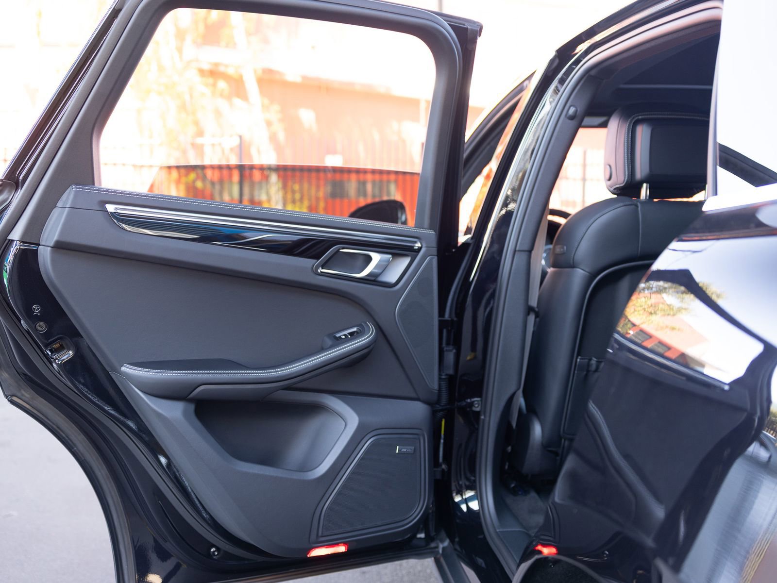 Certified 2025 Porsche Macan S image 37