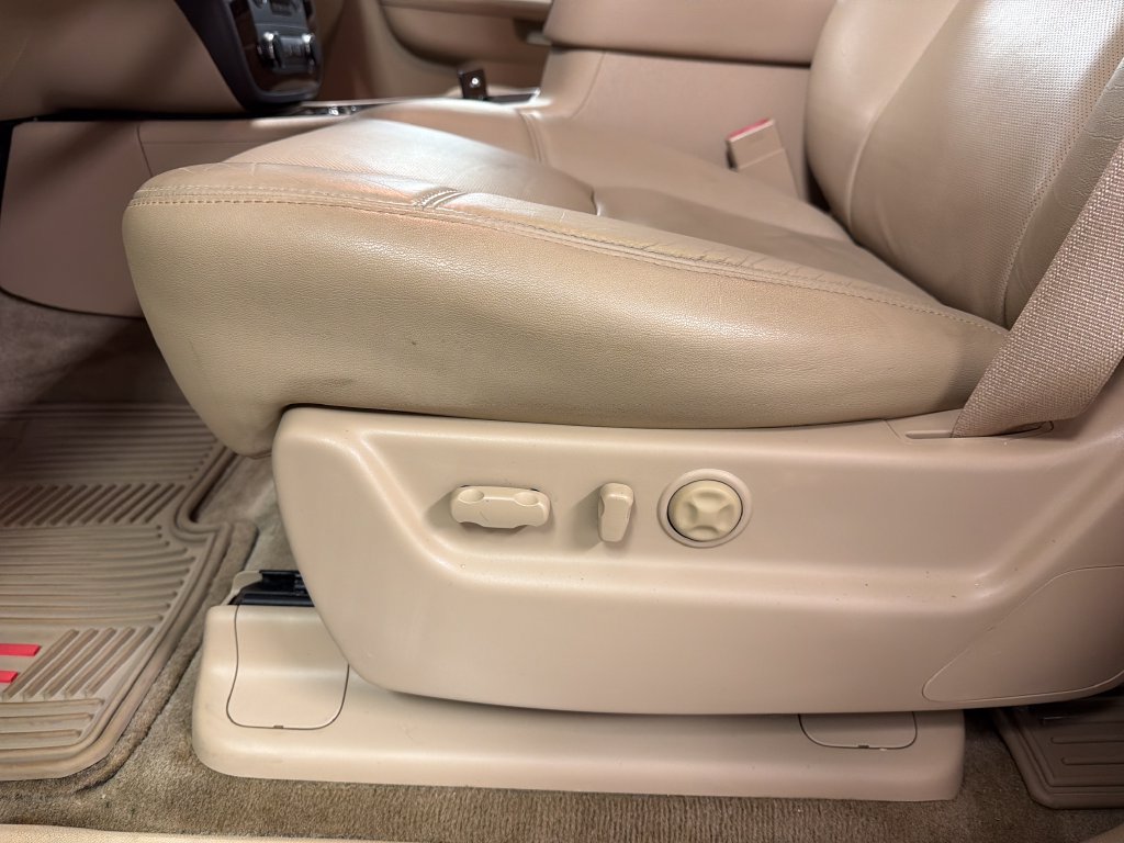 Used 2014 GMC Yukon Denali RWD image 25