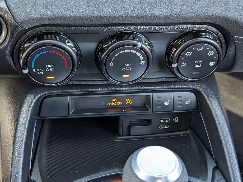 Used 2020 MAZDA MX-5 Miata Club w/ Appearance Package RWD image 31