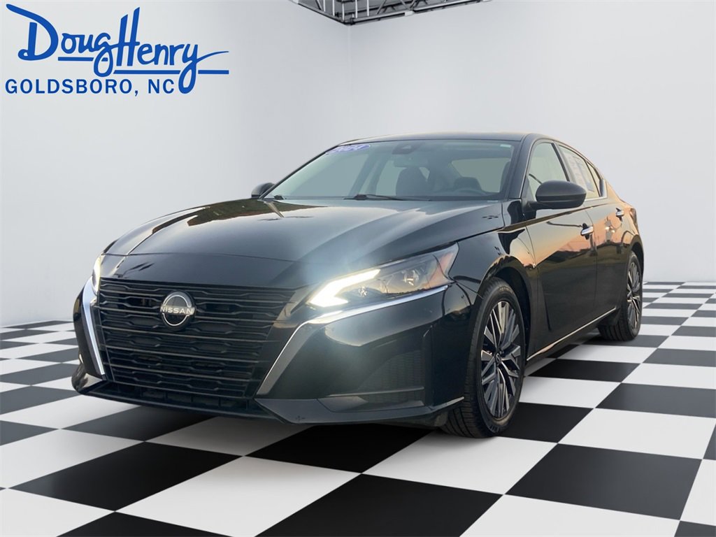Used 2024 Nissan Altima 2.5 SV