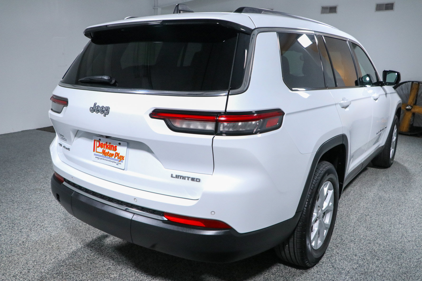 Used 2023 Jeep Grand Cherokee L Limited w/ Trailer Tow Group (B) AWD/4WD image 7