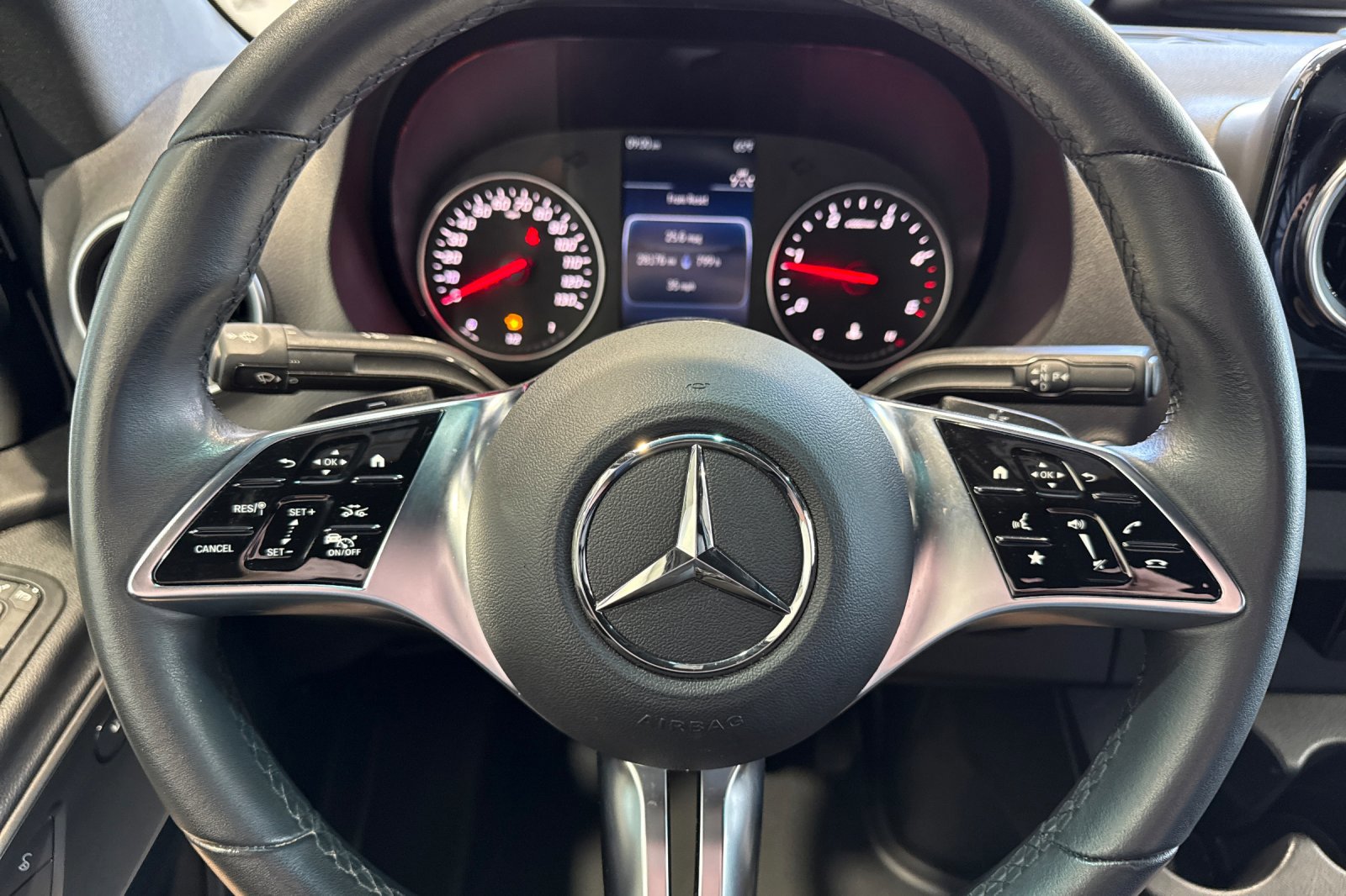 Used 2025 Mercedes-Benz Sprinter 2500 image 21