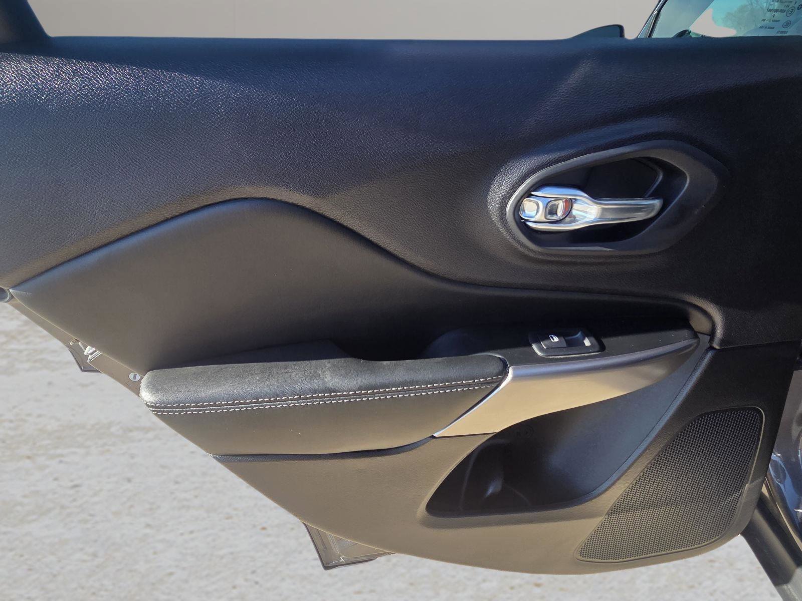 Used 2022 Jeep Cherokee Latitude Lux image 24