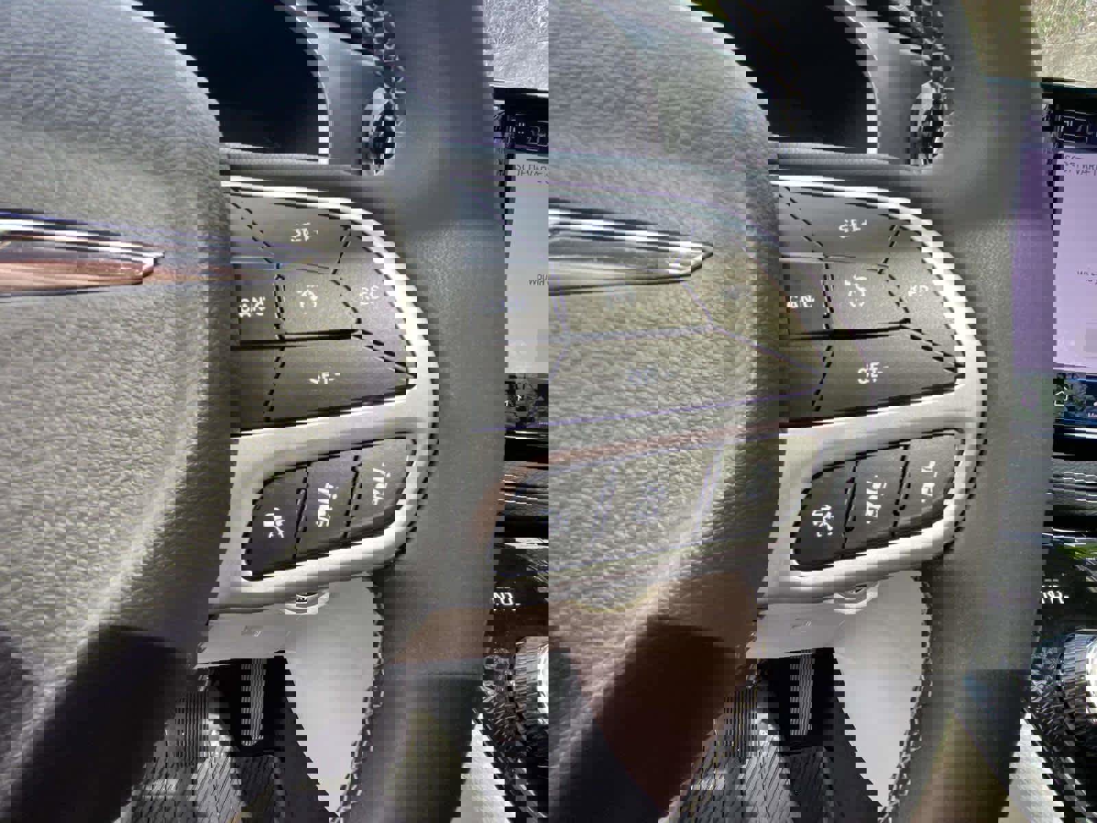 Used 2023 Chrysler Pacifica Touring-L AWD/4WD image 16