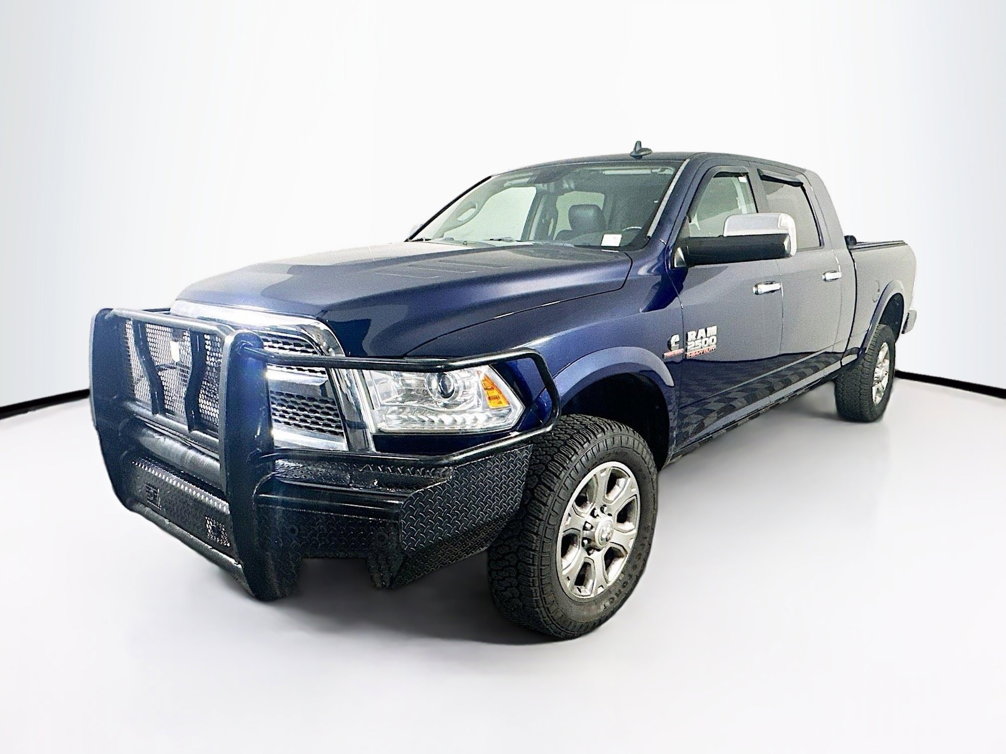 Used 2016 RAM 2500 Laramie w/ Convenience Group AWD/4WD image 3