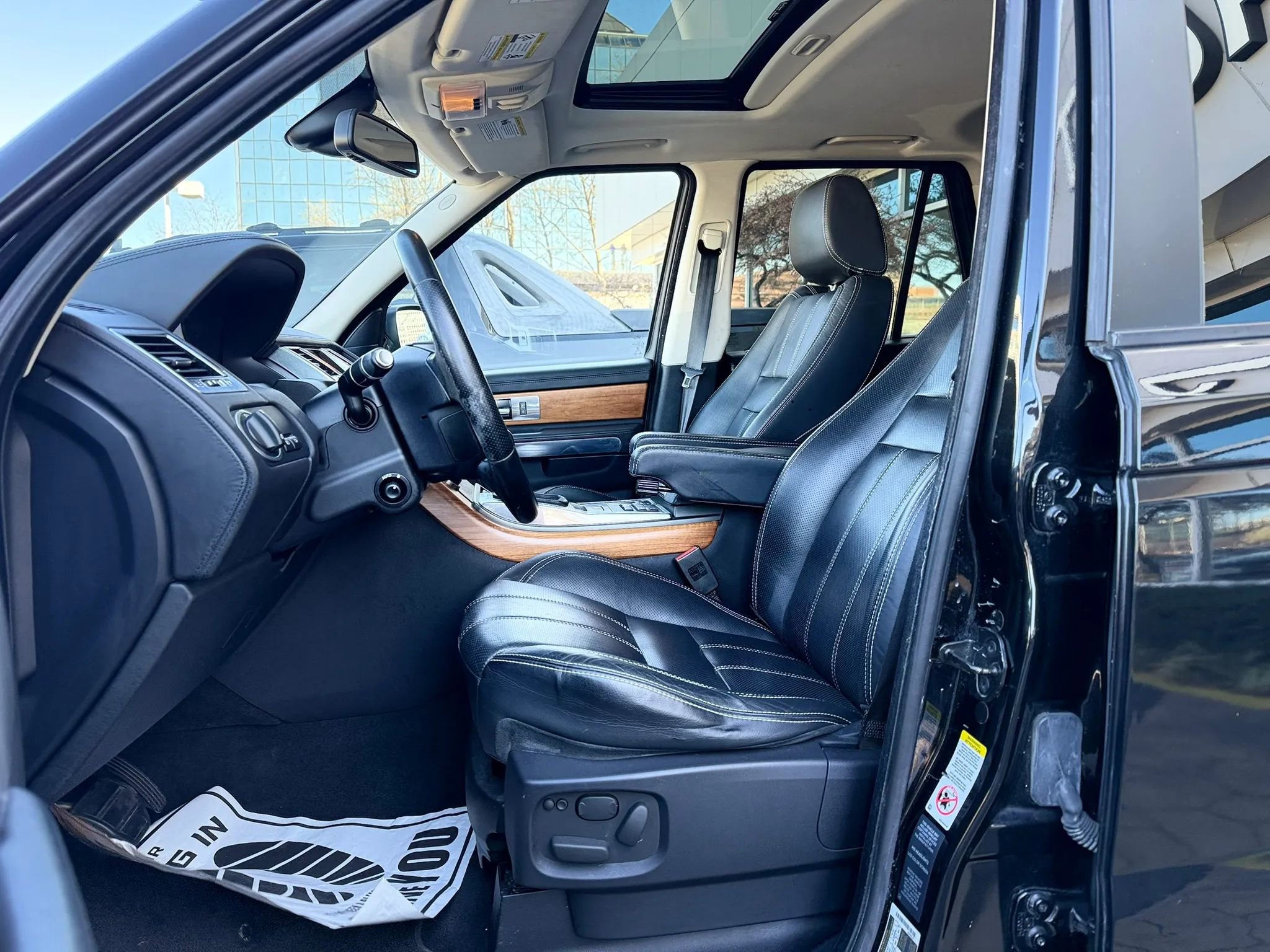 Used 2013 Land Rover Range Rover Sport HSE LUX image 9