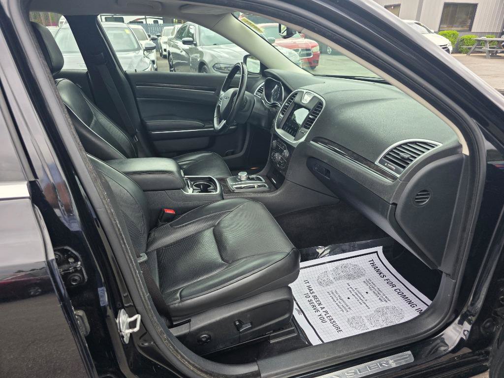 Used 2017 Chrysler 300 C w/ Light Group image 11