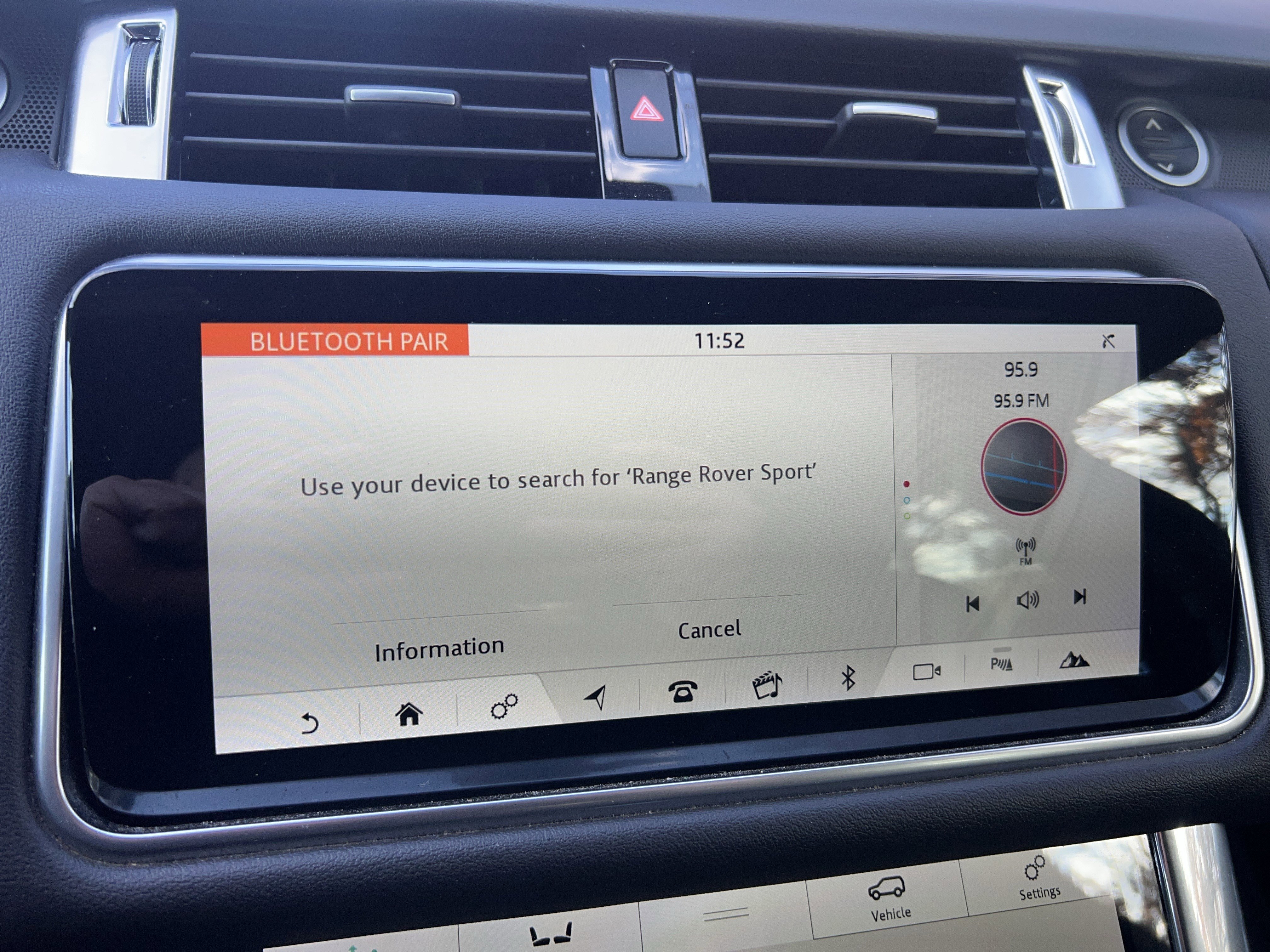 Used 2020 Land Rover Range Rover Sport HSE image 19