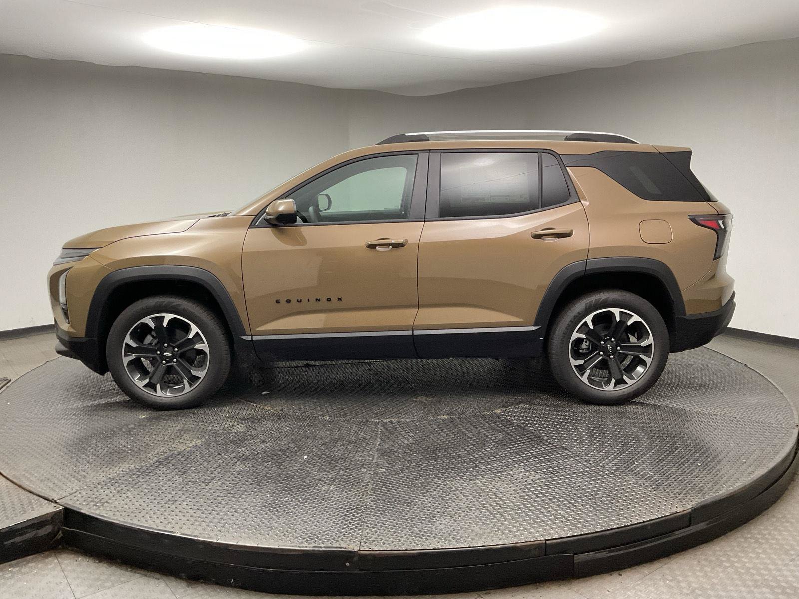 New 2027 Chevrolet Equinox LT w/ Safety and Technology Package FWD image 4