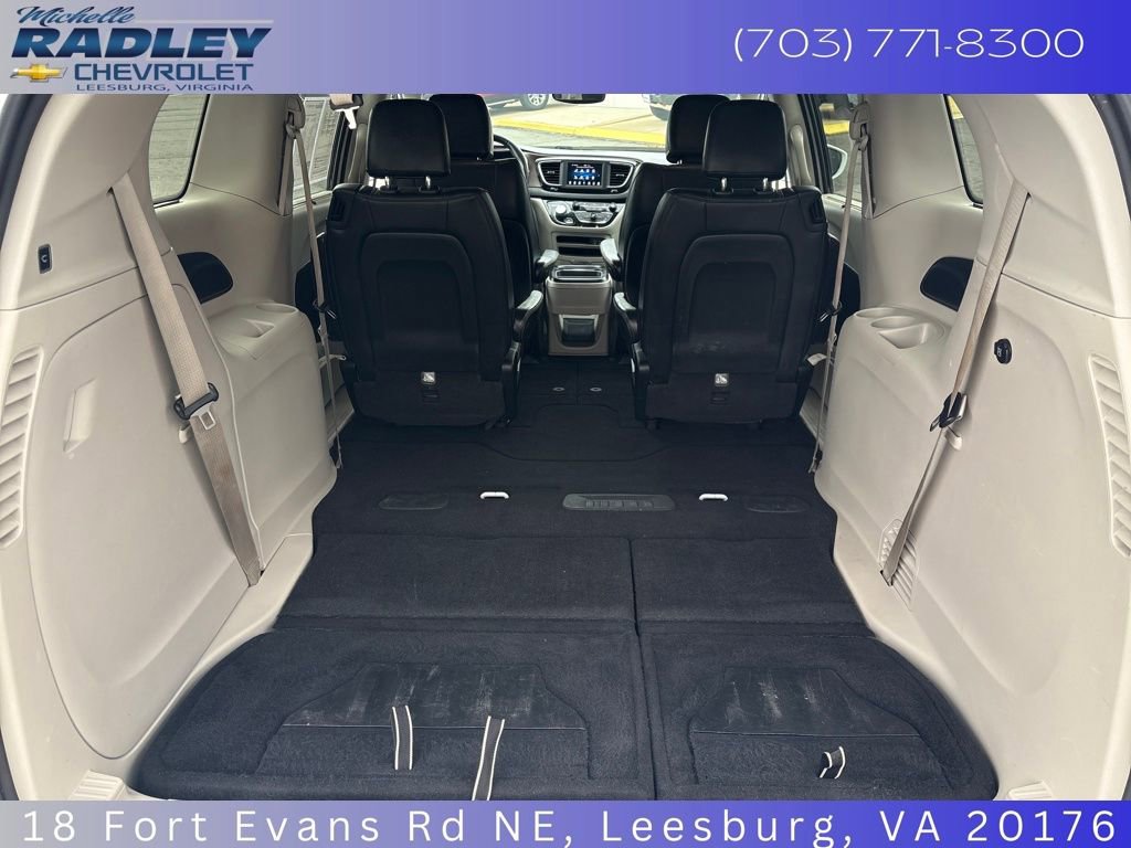 Used 2019 Chrysler Pacifica Touring-L image 12