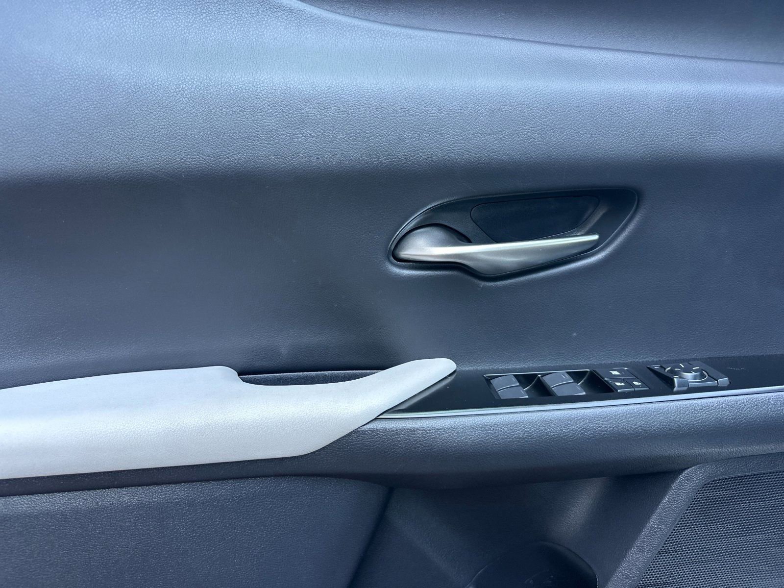 Used 2024 Lexus UX 250h FWD image 11