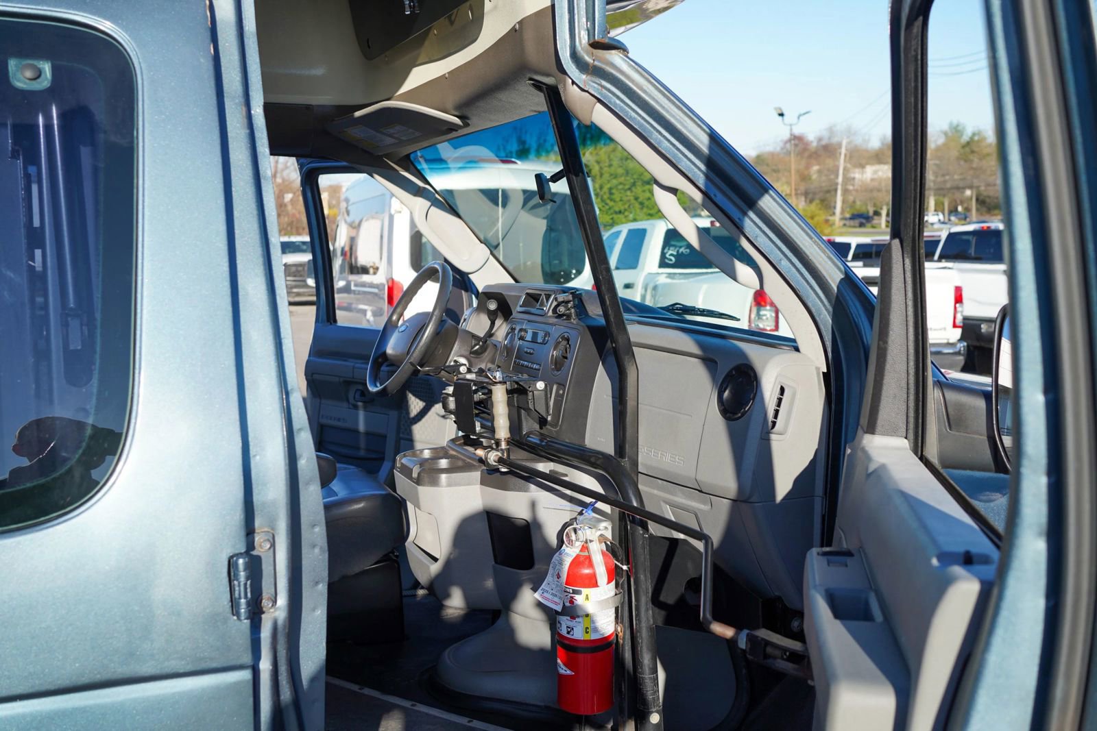 Used 2014 Ford E-350 and Econoline 350 Extended Super Duty w/ Power Group RWD image 25