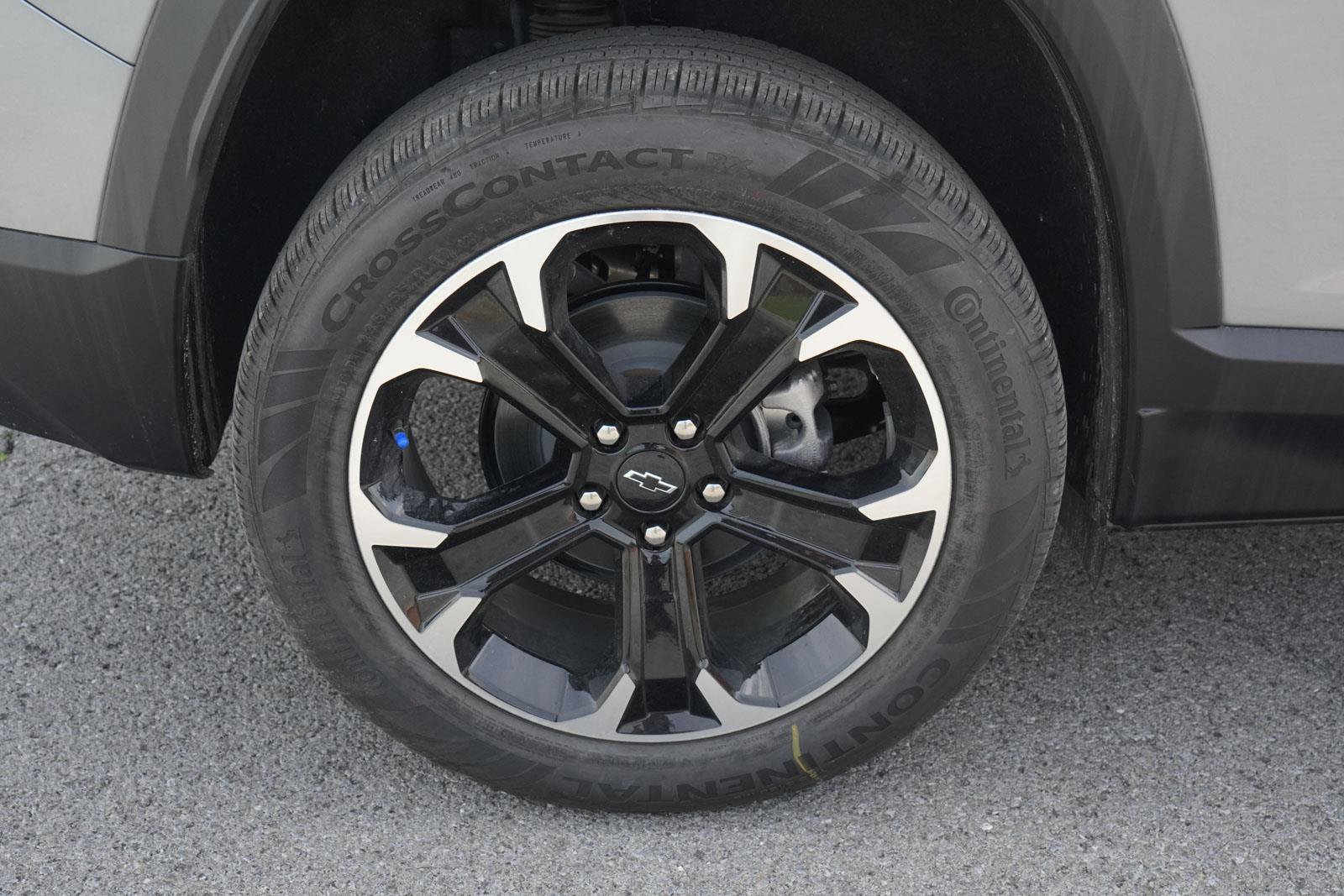 New 2025 Chevrolet Equinox LT w/ Safety and Technology Package image 11