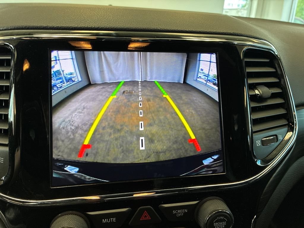 Used 2020 Jeep Grand Cherokee Altitude AWD/4WD image 20