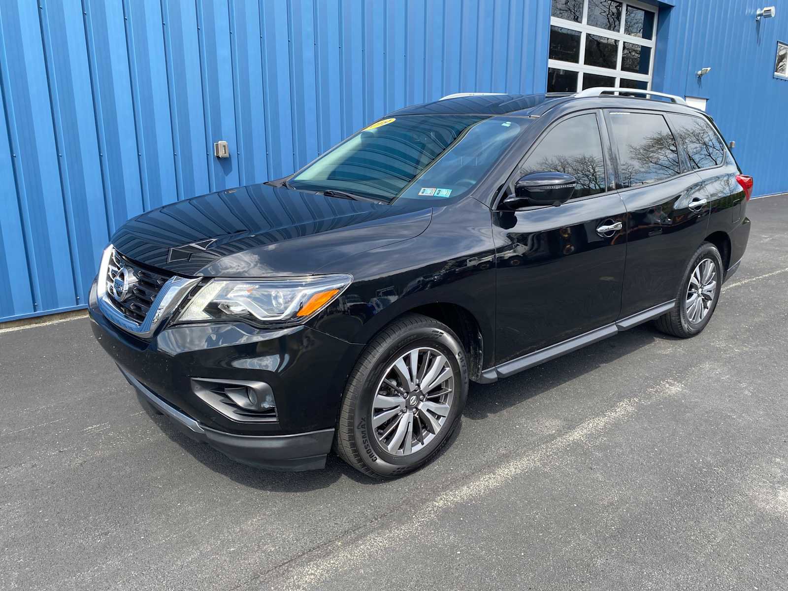 Used 2019 Nissan Pathfinder SL image 2