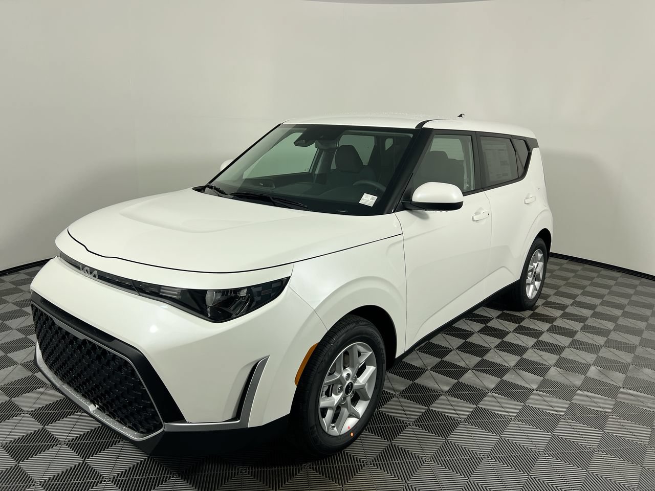 Used 2023 Kia Soul LX w/ Option Group 015 FWD image 9
