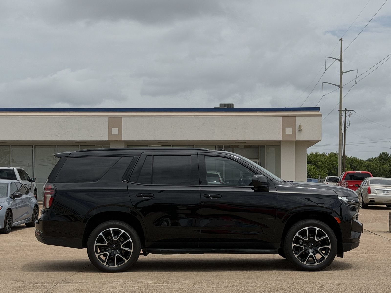 Used 2021 Chevrolet Tahoe RST RWD image 3