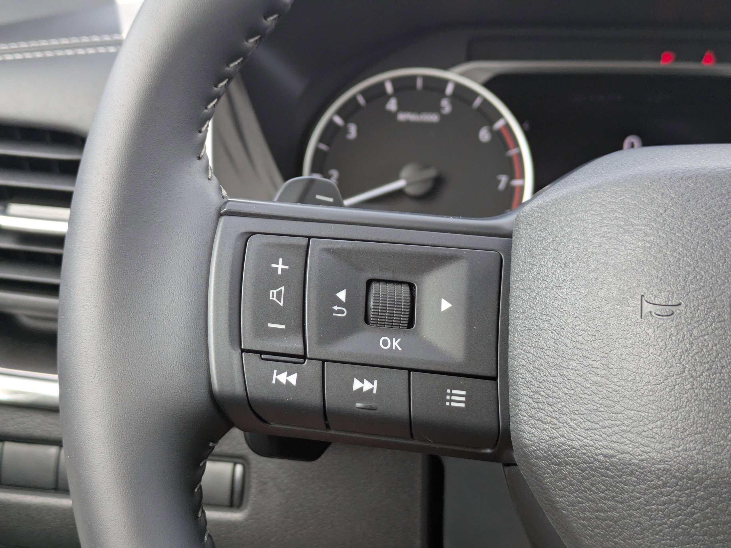 Certified 2026 Nissan Rogue SV w/ SV Premium Package FWD image 28