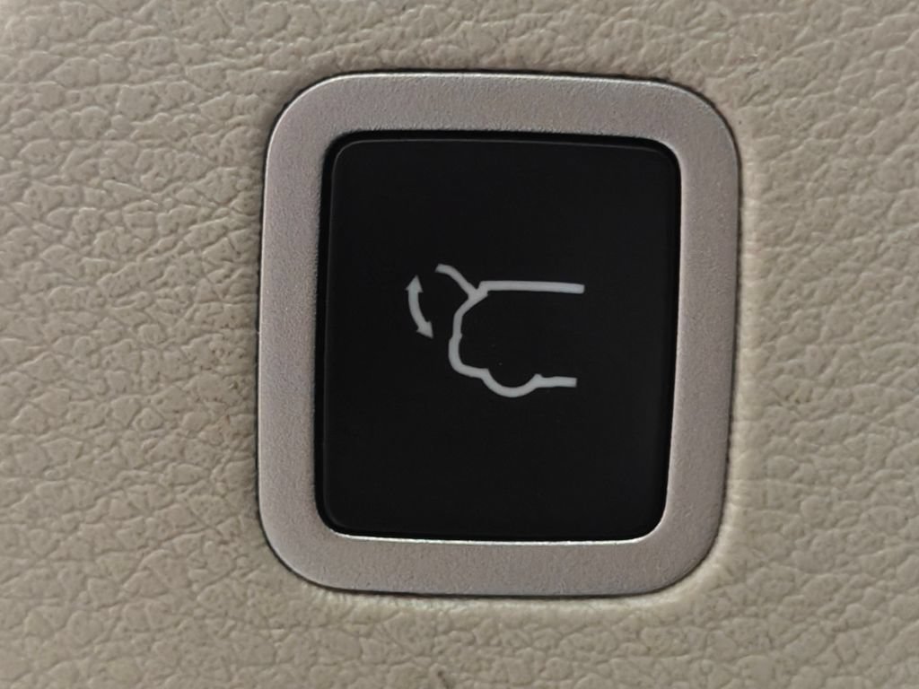 Used 2024 Chrysler Pacifica Touring-L FWD image 34