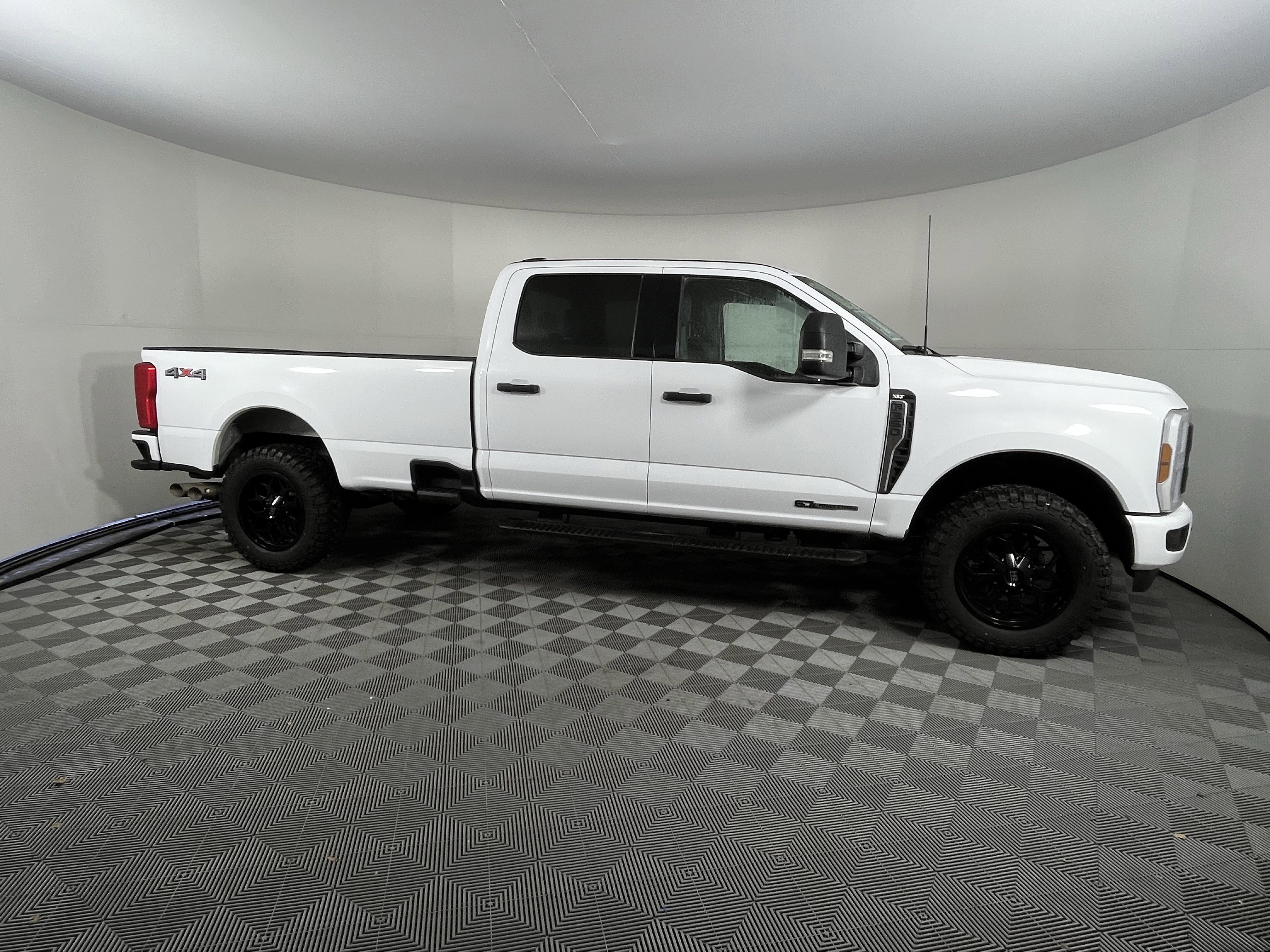 Used 2024 Ford F350 XLT image 5