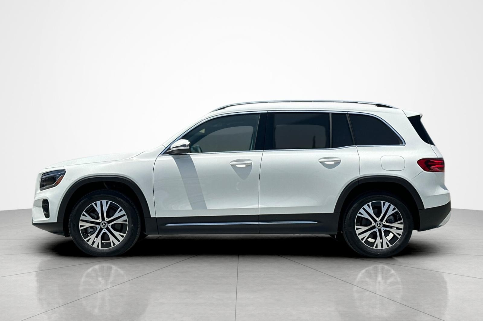 New 2025 Mercedes-Benz GLB 250 4MATIC image 2