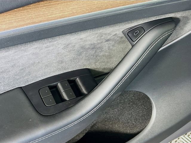 Used 2023 Tesla Model Y Performance image 12