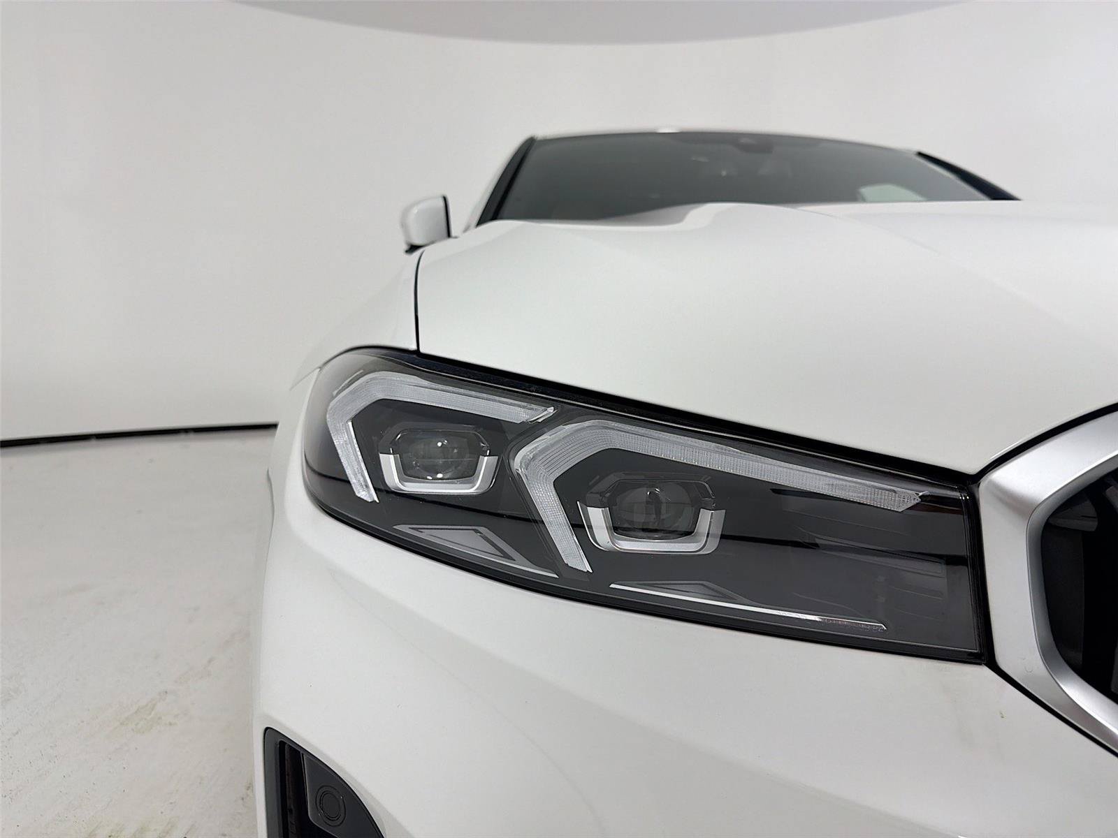 Used 2024 BMW 330i Sedan w/ Premium Package RWD image 27