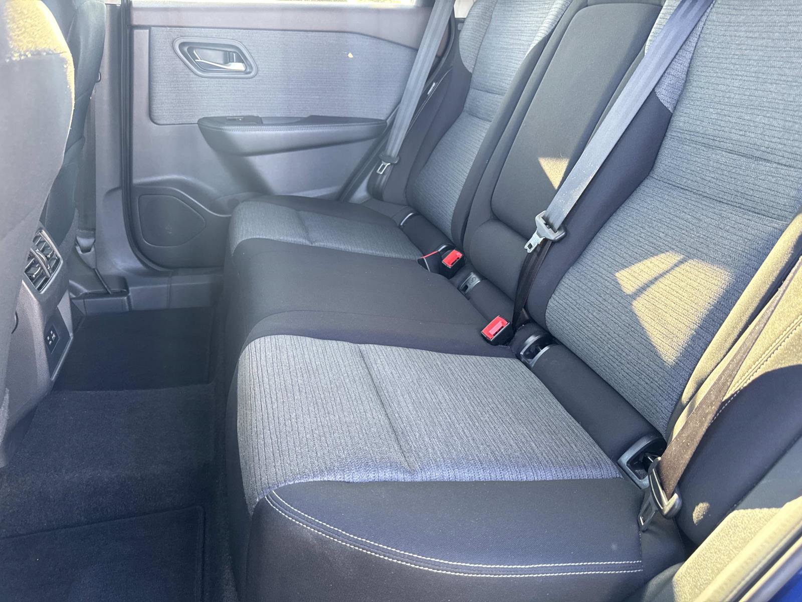 Used 2023 Nissan Rogue SV image 18